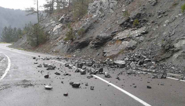 Vozači, oprez: Magla i odroni na pojedinim dionicama