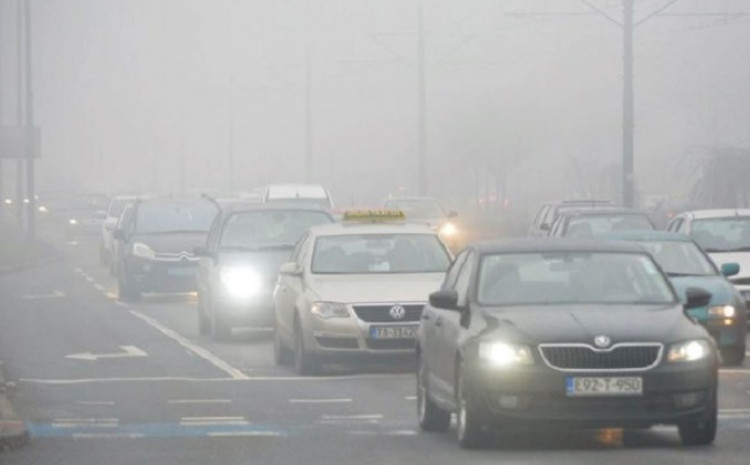 Vozači oprez: Mjestimično vlažan kolovoz, magla i niska oblačnost