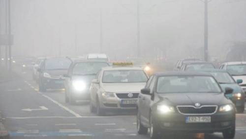 Vozači oprez: Mjestimično vlažan kolovoz, magla i niska oblačnost