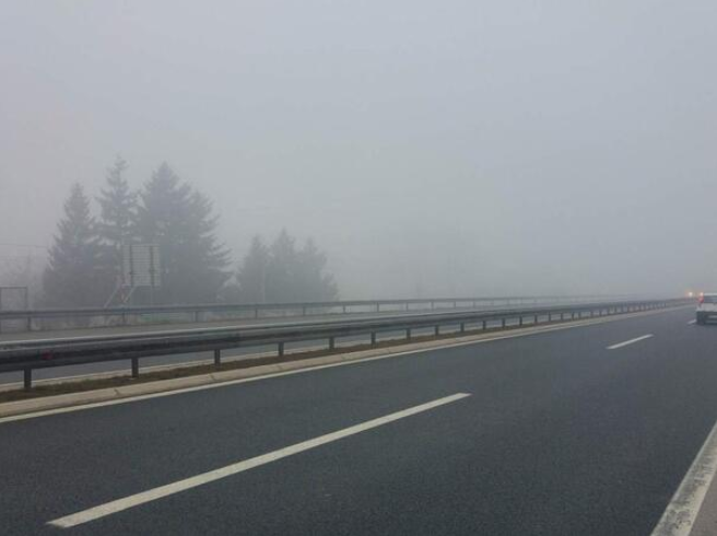 Vozači, oprez: Saobraća se po mokrim kolovozima i jakom vjetru