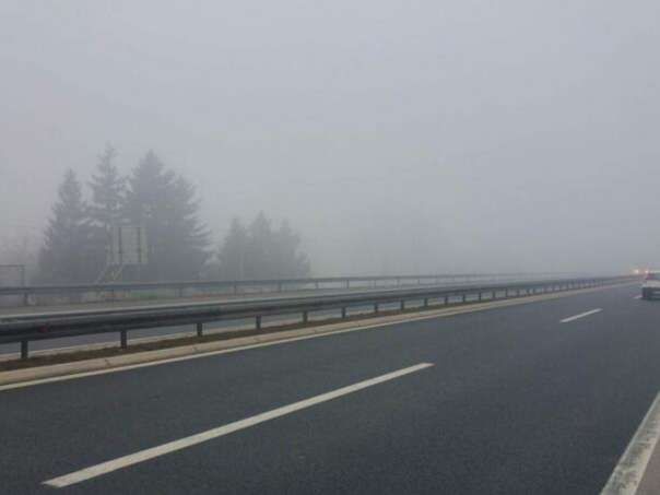 Vozači, oprez: Saobraća se po mokrim kolovozima i jakom vjetru