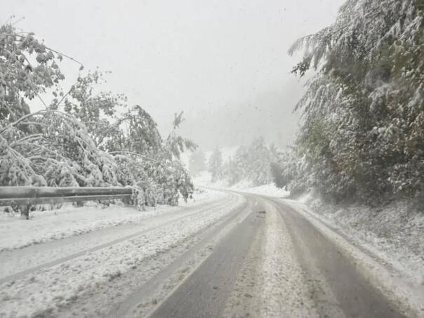 Vozači, pazite: Snijeg, magla i odroni na putevima u BiH