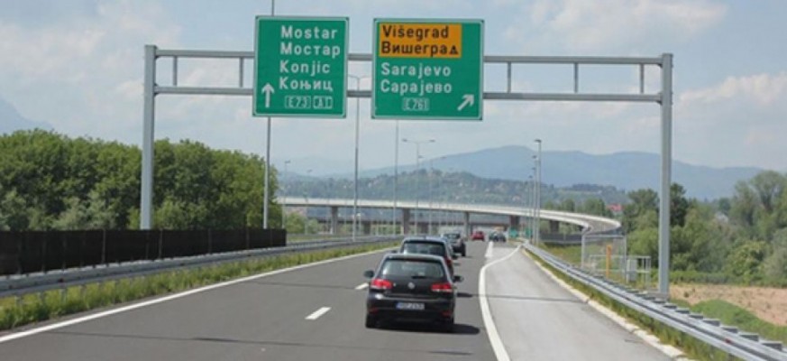 Vozači se upozoravaju na učestale odrone i savjetuju na opreznu vožnju