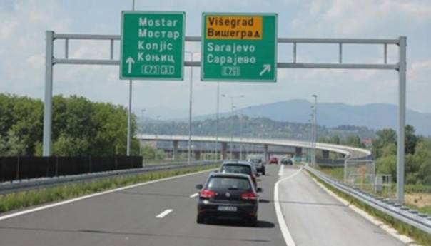 Vozači se upozoravaju na učestale odrone i savjetuju na opreznu vožnju