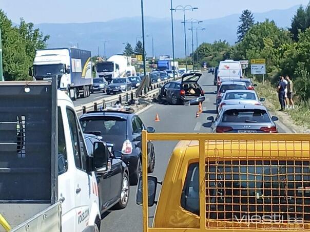 Vozači, strpljivo: Nesreća na brzoj cesti Sarajevo - Blažuj