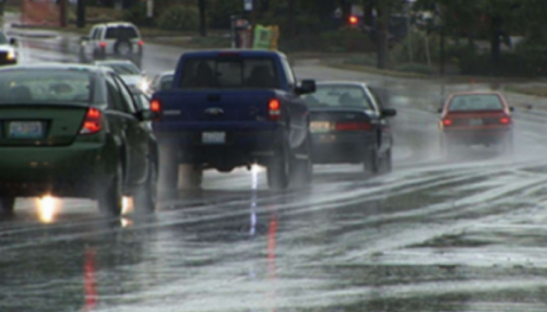 Vozačima se savjetuje oprezna vožnja zbog kiše