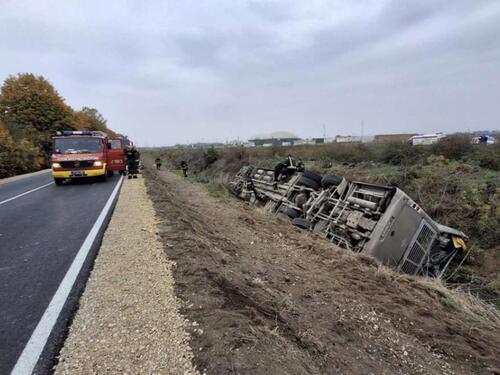 Vozaču autobusa koji se prevrnuo kod Sremske Mitrovice 30 dana pritvora