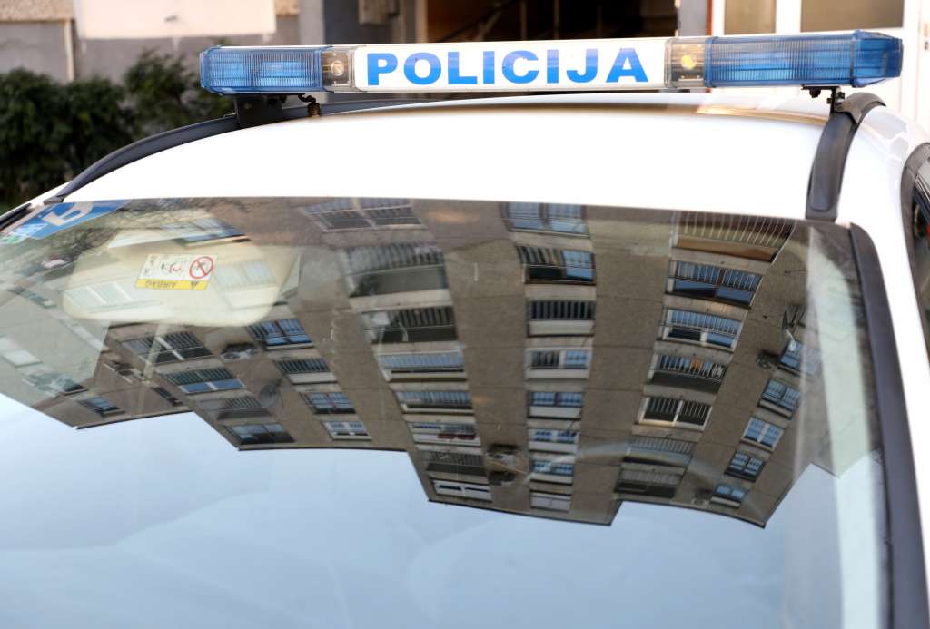 Vozao se s automatskom puškom kroz grad