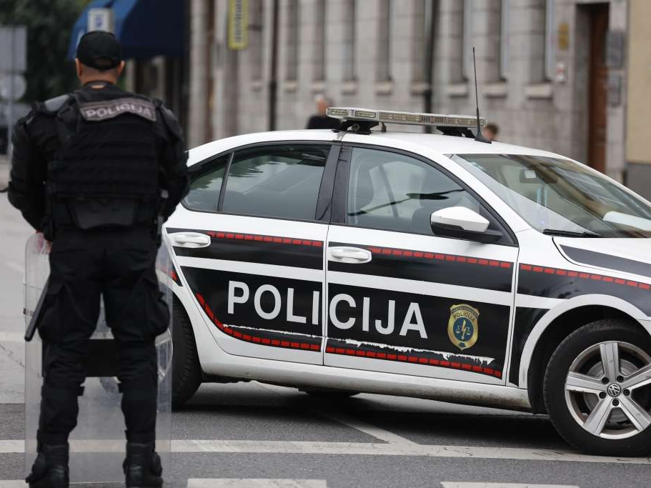 Vozio Golf s ručno izrađenim tablicama pod utjecajem droge, imao dug od 23.776 KM