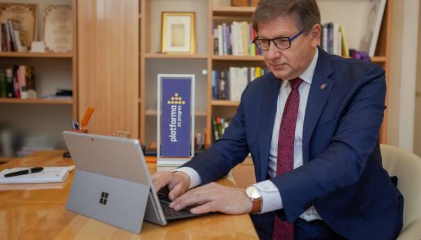 Vraća se onome što zna: Hadžikadić osniva institut za tehnologiju