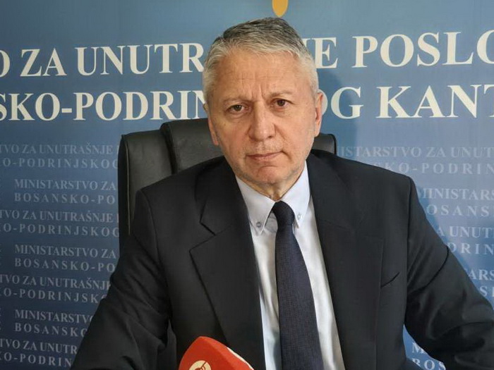 Vranj: Oduzimanje zastava s ljiljanima neutemeljeno i nedopustivo, ne plaćajte kazne