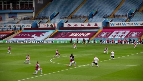 Vratio se Premiership, igrači kleknuli na početku utakmice