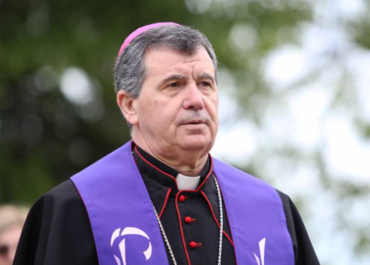 Vrhbosanski nadbiskup Vukšić: Grobovi žrtava su trajna opomena protiv zla rata