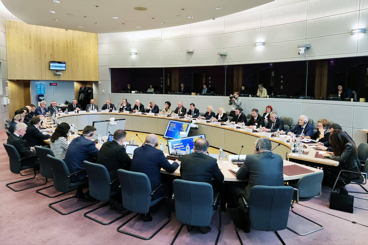 Várhelyi naglasio uočljiv pozitivan uticaj nove političke strukture u BiH