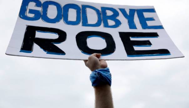 Vrhovni sud SAD-a ukinuo 50-godišnje zakonsko pravo žene na abortus