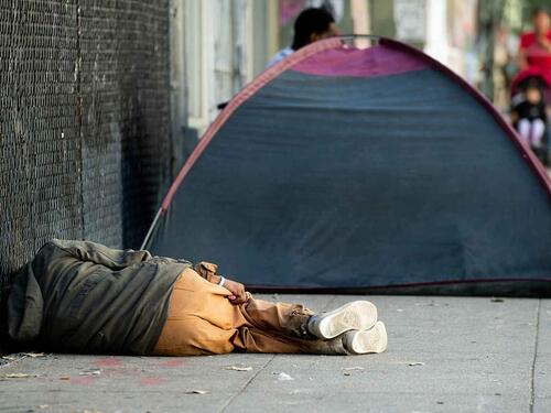 Vrhovni sud SAD: Beskućnici mogu dobiti kazne za spavanje na otvorenom