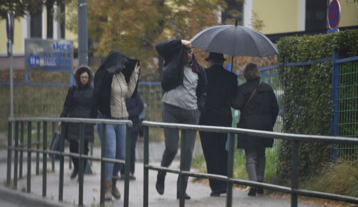 Vrijeme u BiH: Oblačno sa kišom, pljuskovima i grmljavinom