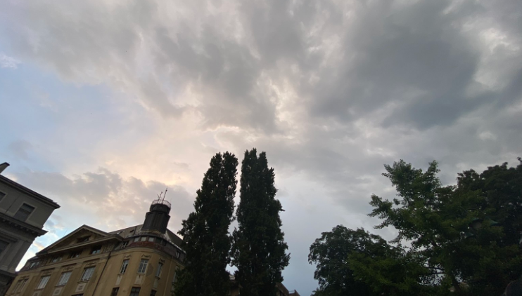 Vrijeme u BiH: Pretežno oblačno, lokalno slaba kiša