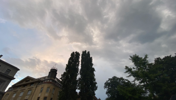 Vrijeme u BiH: Pretežno oblačno, lokalno slaba kiša