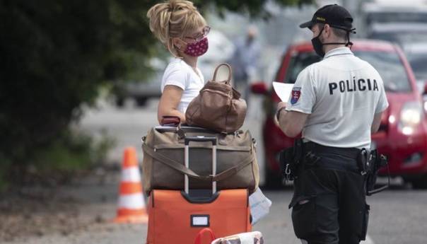 Vrlo strogo u Slovačkoj: Iz stana se smije samo na posao, u prodavnicu i Hitnu