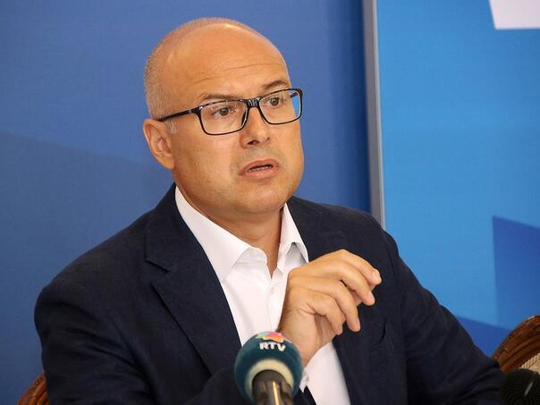 Vučević: Postoji pritisak na Beograd da disciplinira Banjaluku