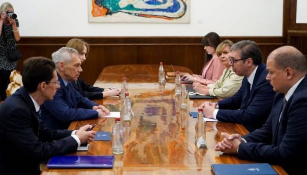 Vučić sa ambasadorima Rusije i Kine o sukobima na Kosovu