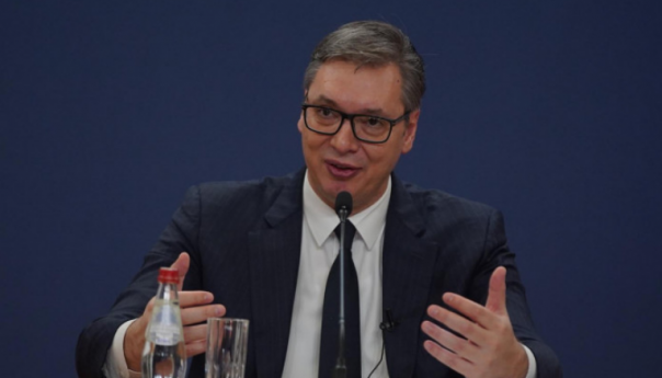 Vučić čestitao neustavni Dan RS