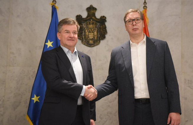 Vučić danas s Lajčakom o Kosovu