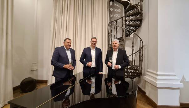 Vučić, Dodik i Čović večerali u Beogradu: Razgovor prijatelja