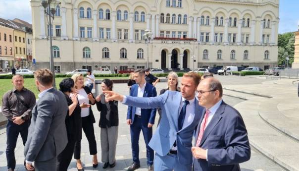 Vučić dogovorio sastanak Stanivukovića i Schmidta?