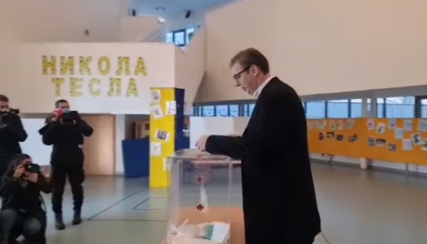 Vučić glasao na referendumu