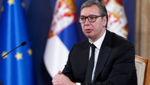 Vučić: Građani su predali 20.000 komada različitog naoružanja