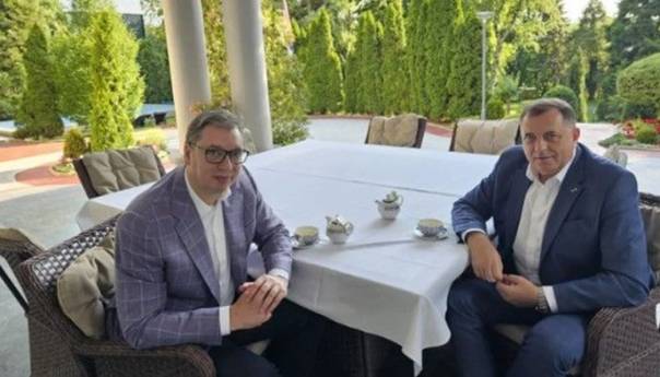 Vučić i Dodik: Čaj u pet, ali Englezi nismo