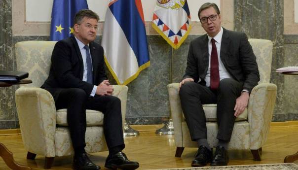 Vučić i Lajčak o nastavku dijaloga Beograda i Prištine