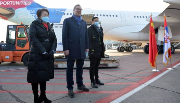 Vučić i Lončar primiće kinesku vakcinu