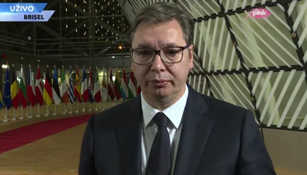 Vučić: Od mene su očekivali da dijelim packe Dodiku
