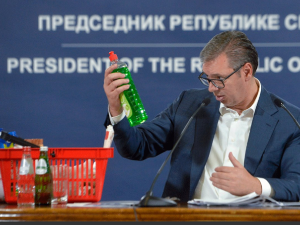 Vučić kao kasirka najavio niže cijene: Krompir će koštati 1 KM, dvije litre soka 1,3 KM