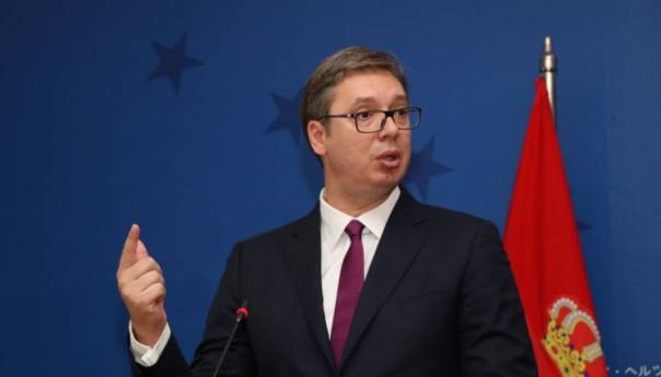 Vučić: Mladima od 16 do 30 godina 100 eura od države
