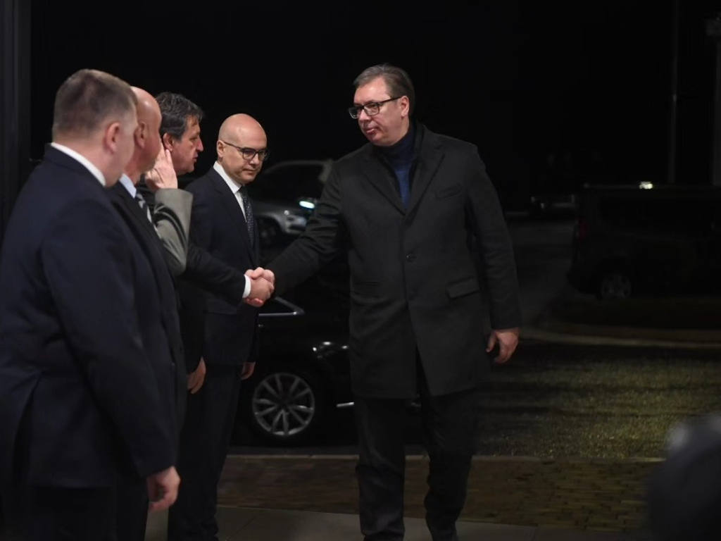 Vučić: Moramo jačati vojsku, vrijeme izazova je pred nama