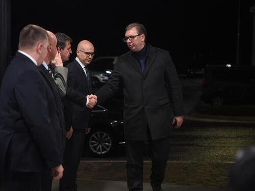 Vučić: Moramo jačati vojsku, vrijeme izazova je pred nama