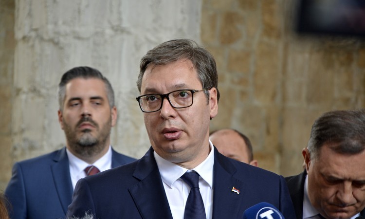 Vučić najavio odlazak s čela stranke