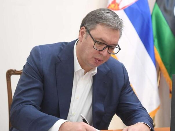 Vučić najavio parlamentarne izbore za 17. decembar