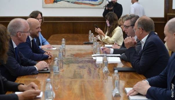 Vučić: Nametnute odluke ne mogu voditi prosperitetu u BiH