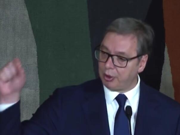 Vučić napao novinare: Nauči se pristojnosti, sine