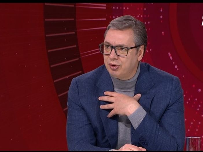 Vučić naredio simpatizerima da dođu u majicama s natpisom 'Nismo genocidan narod'