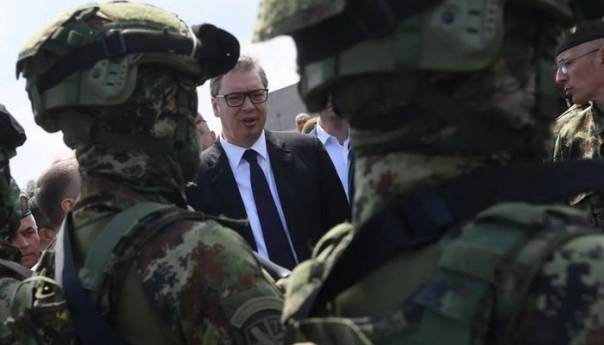 Vučić: Naša vojska mora biti jača