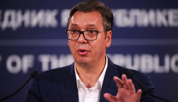 Vučić: Neću tenkovima na Crnu Goru