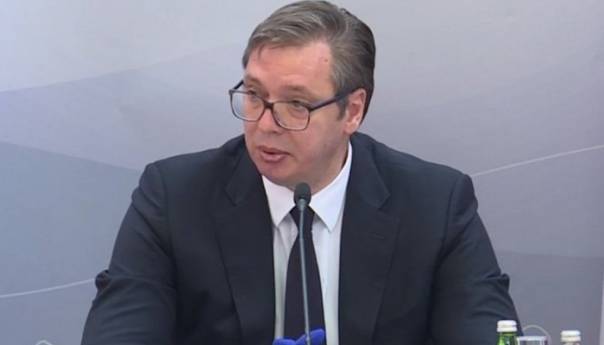 Vučić: Nekontrolisani rast broja zaraženih odložio bi izbore