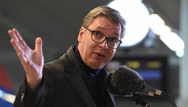 Vučić: Nema razloga za podizanje borbene gotovosti