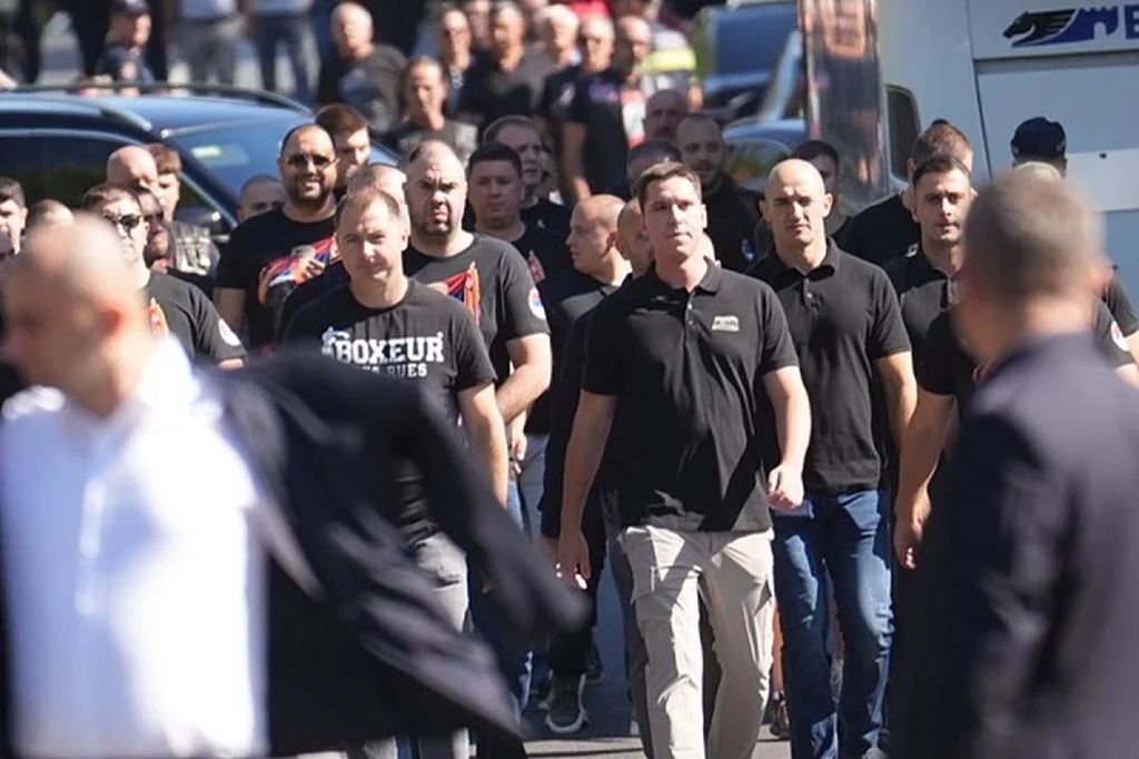 Vučić nije smio doći na sahranu zločincu pa poslao sina Danila